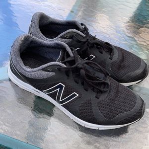 New Balance Black sneaker